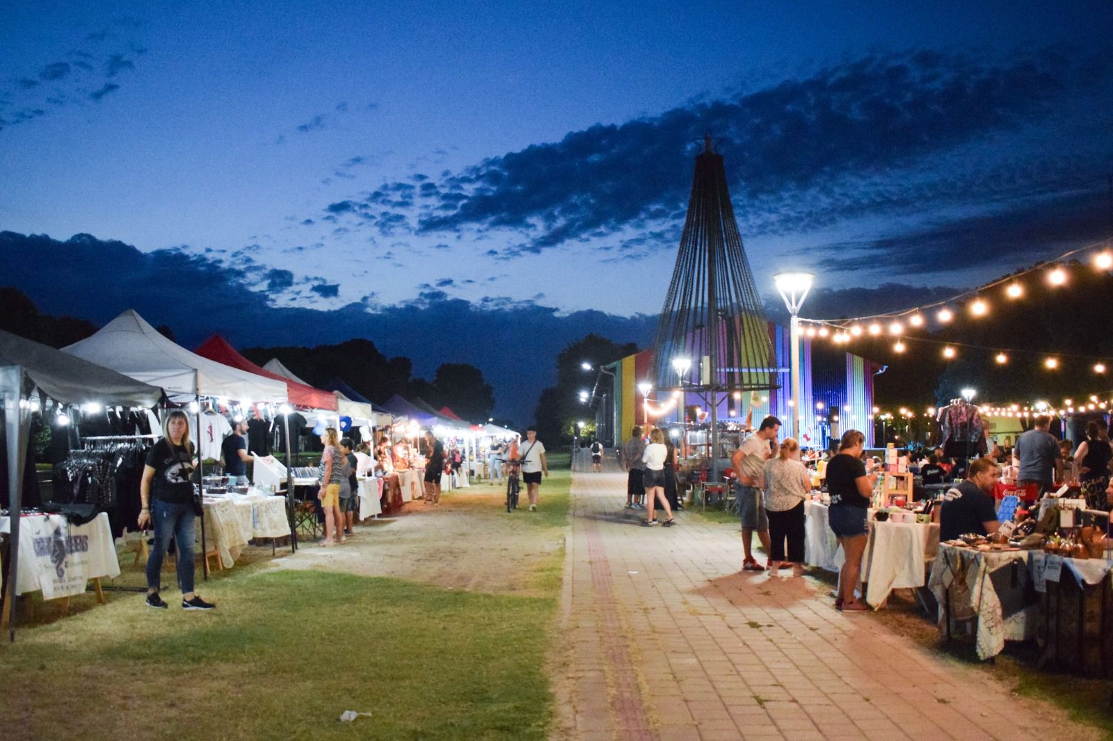 Domingo en el Paseo de la Estación: show de títeres, gastronomía y muestra comercial 